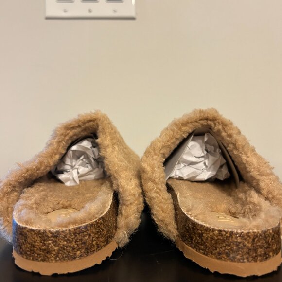 Womens INTENTIONALLY BLANK Sz 9 Tan Fuzzy Slide Mules Slippers - Picture 6 of 11